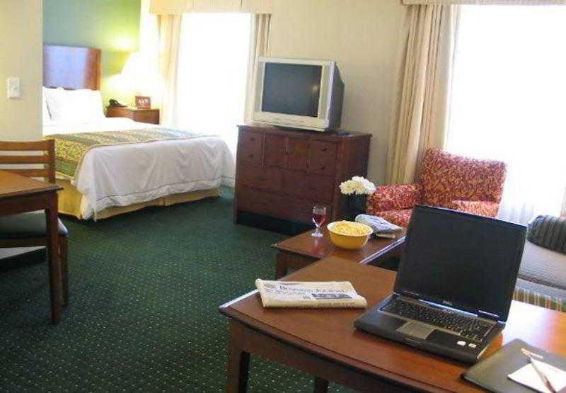 Hotel By Marriott North Stone Oak